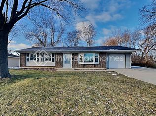 800 S Cedarcrest Dr, Schaumburg, IL 60193