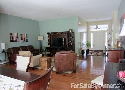3rd image of 210 Orchard Park Dr