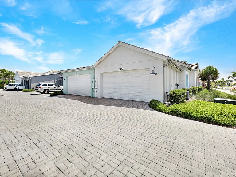 6996 Saona Ct — Photo 24