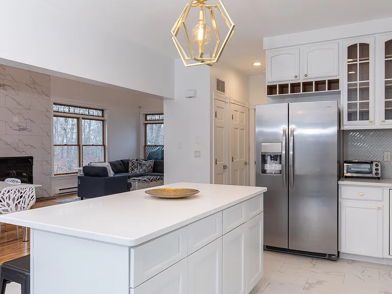 242 N Magee St — Photo 6