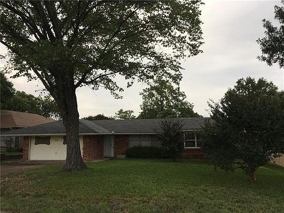 3rd image of 7715 Blossom Ln
