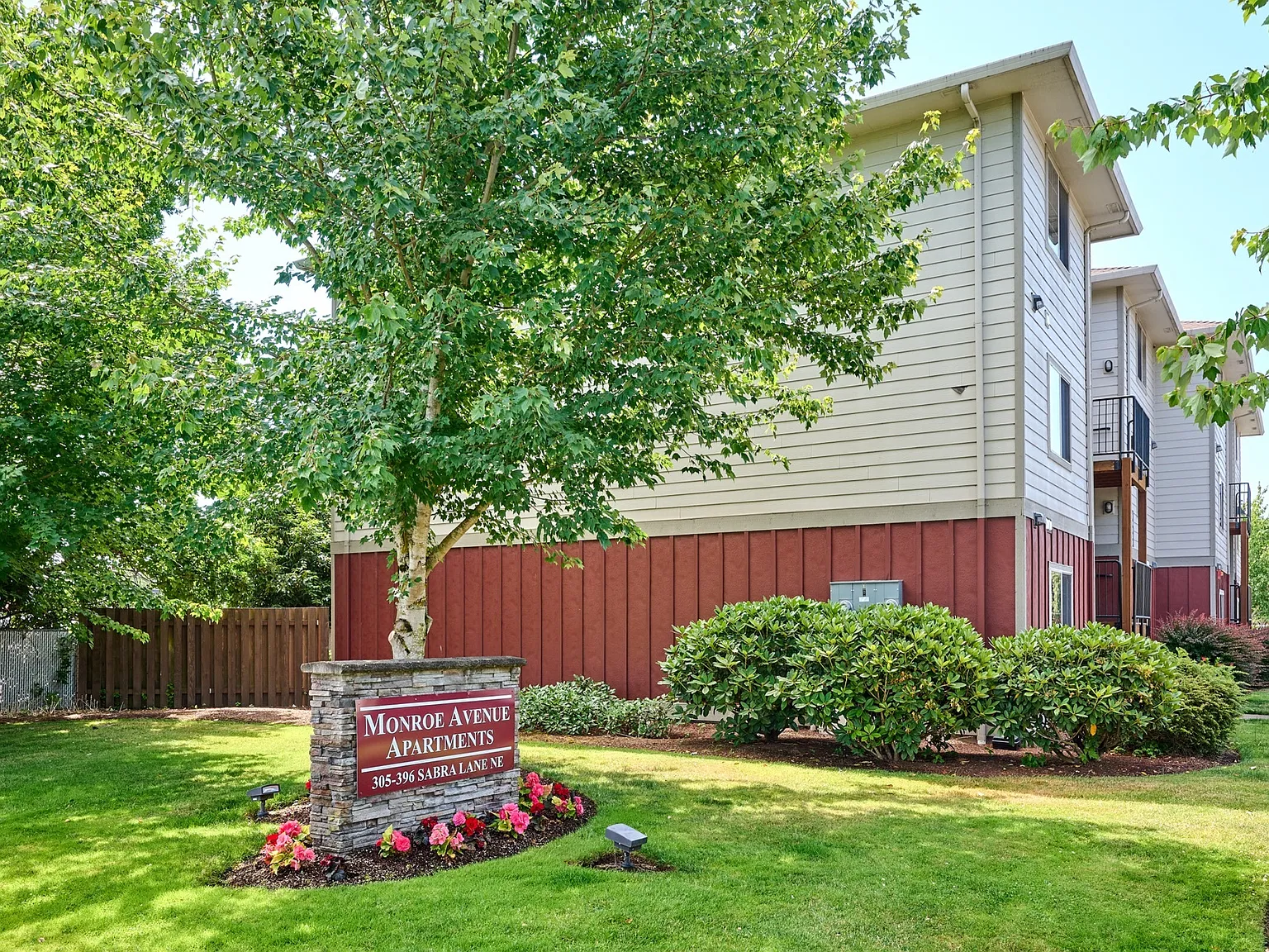 Monroe Avenue Apartments — Photo 4
