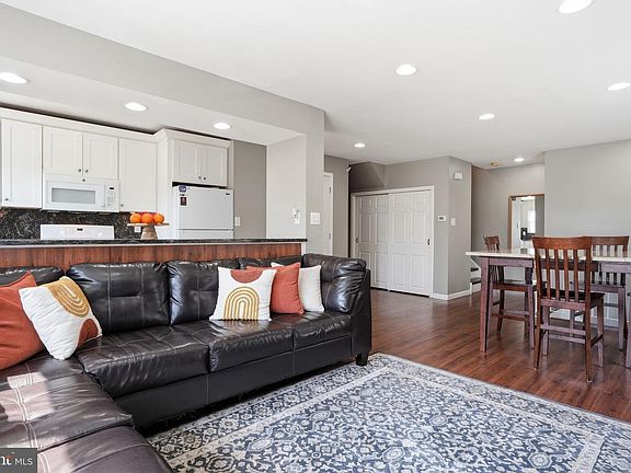5th image of 9330 Neil Rd #A
