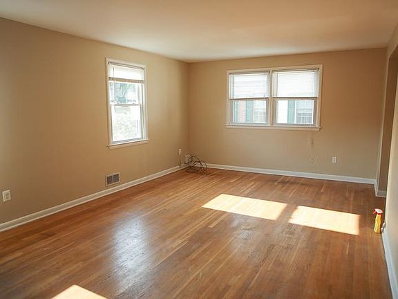 3rd image of 1201 N Vermont St