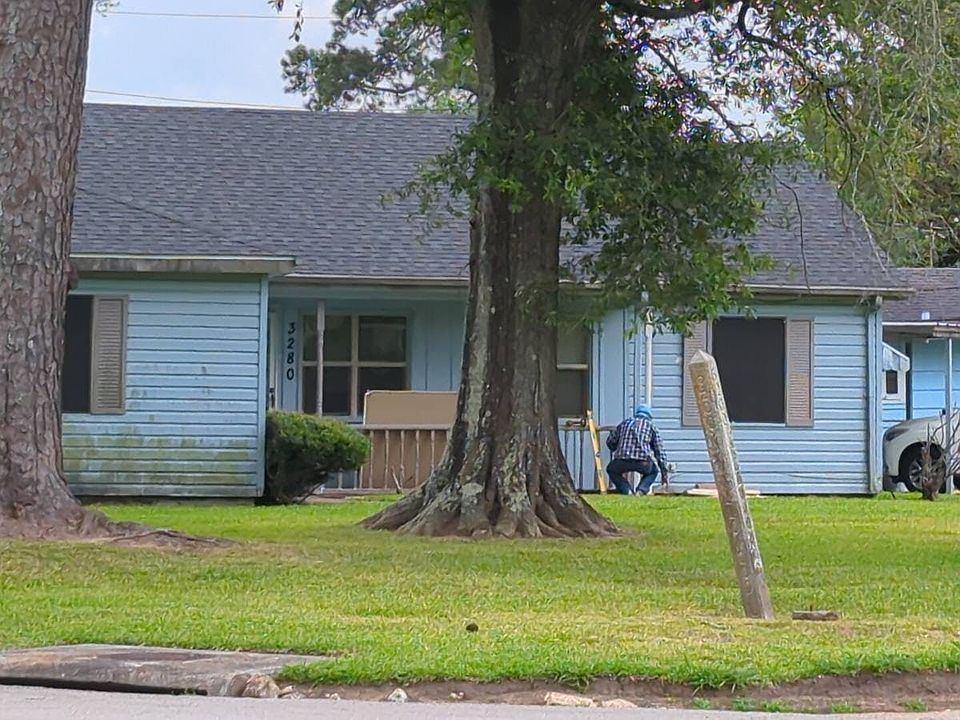 1st image of 3280 Redwood Dr