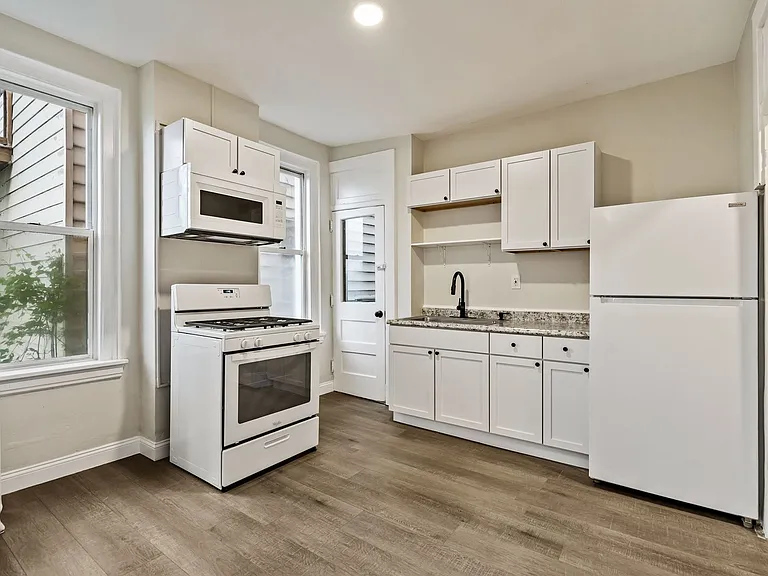 701 Brownsville Rd — Photo 32