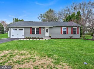 28 Buttonwood Dr, Lititz, PA 17543