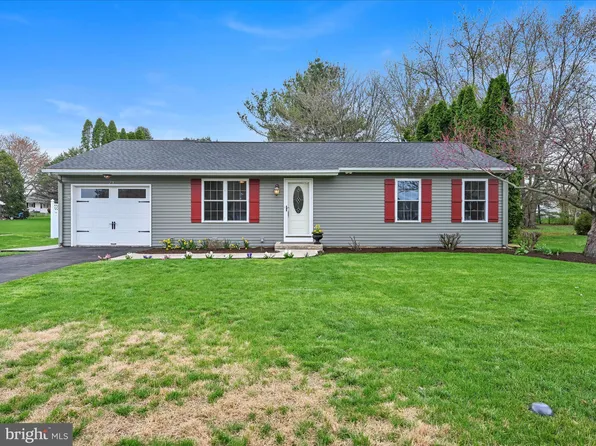 28 Buttonwood Dr, Lititz, PA 17543