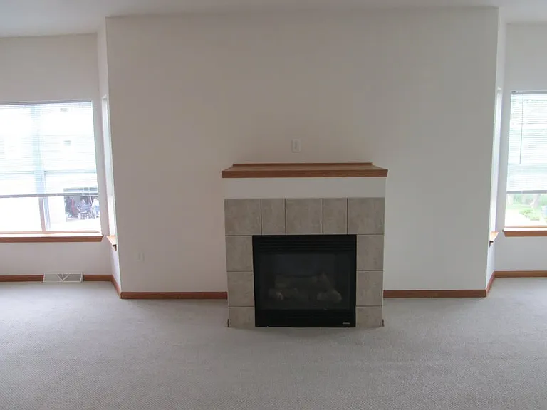 1014 Providence Cmn — Photo 4