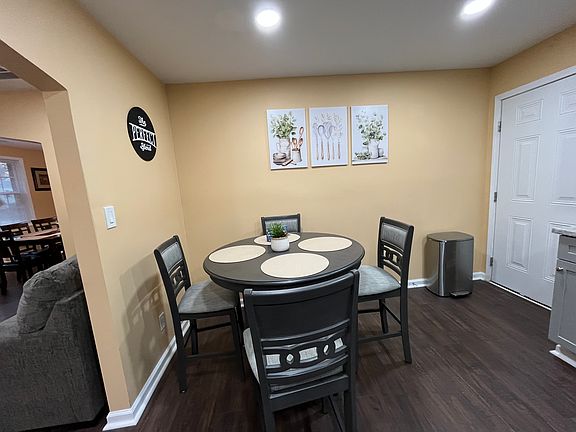 Kitchen Eating Area