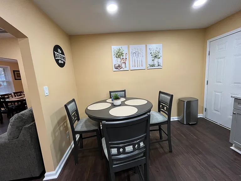 Kitchen Eating Area