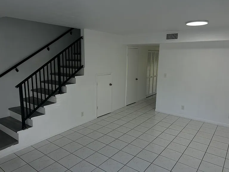 9825 NW 37th St #5F — Photo 2