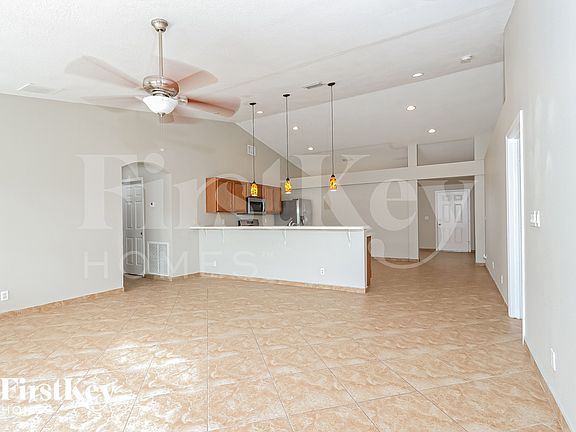 4th image of 1168 SW Idol Ave