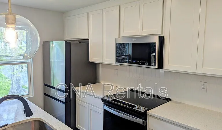 2367 Summit Ave — Photo 6