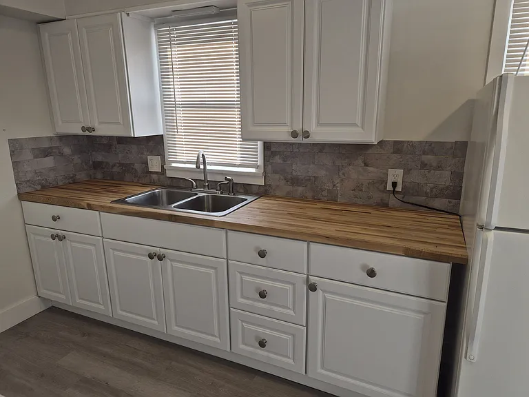 262 & 264 E Paige Ave #262 — Photo 4