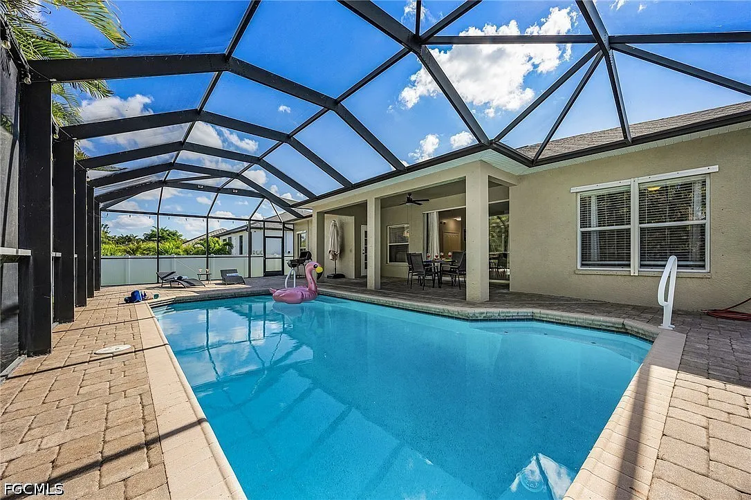 3 bed, 2.0 bath, 1864 sqft, $2,700 — Photo 1