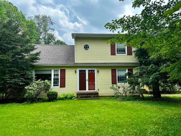 59 Raymond Circle, Hartford, VT 05001-0000