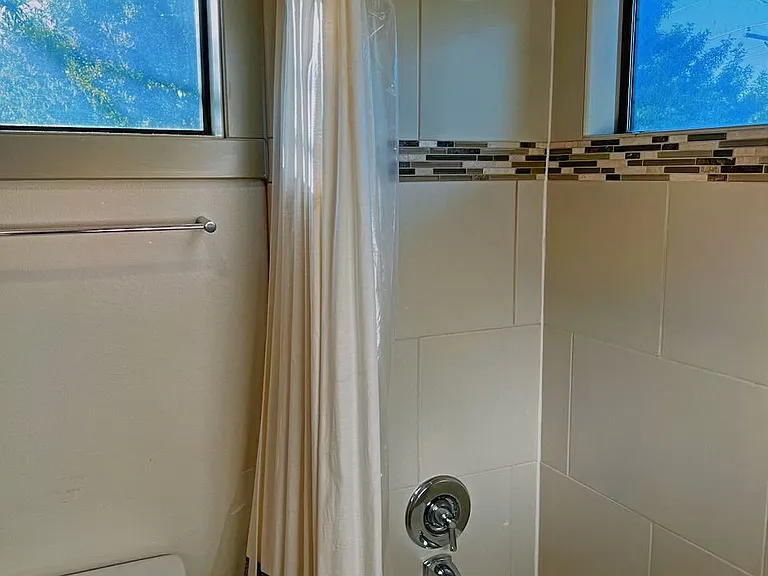 907 Cardinal Ln — Photo 13