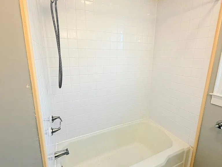 108 S 8th Ave — Photo 22