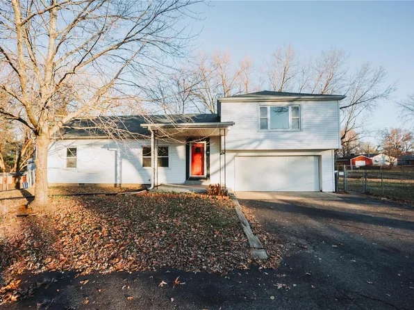 15 Belle Dr, Fairview Heights, IL 62208