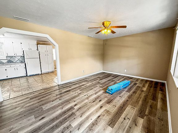 3rd image of 408 Ozark Rd
