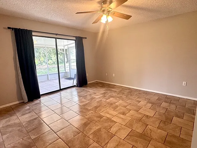 12584 Wedgefield Dr — Photo 11