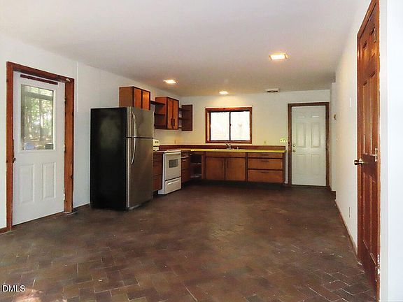3rd image of 2279 Lystra Rd #A