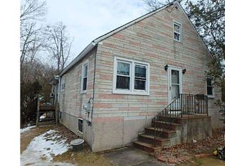 3902 Pine Ave, Levittown, PA 19056