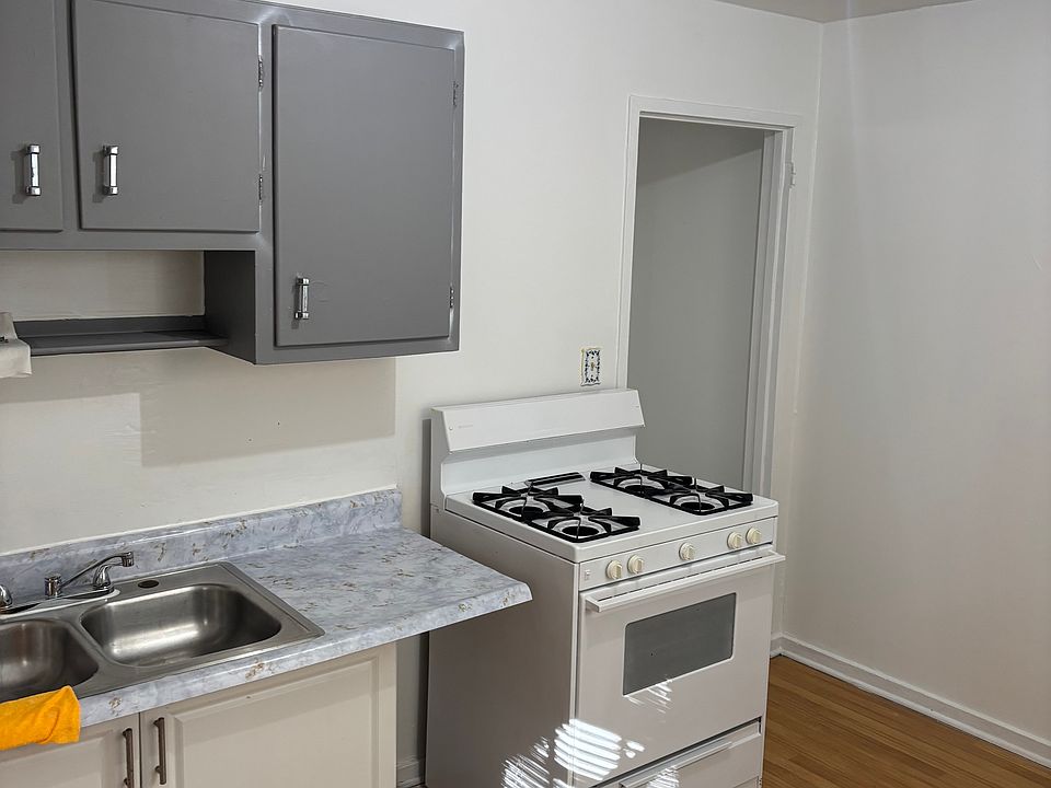 1st image of 2418 Oxford Dr #1