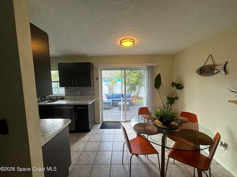 121 Franklyn Ave — Photo 6