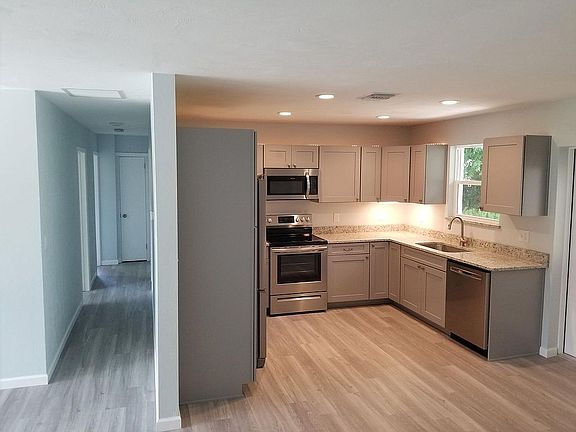 5th image of 12 E Magnolia Ave