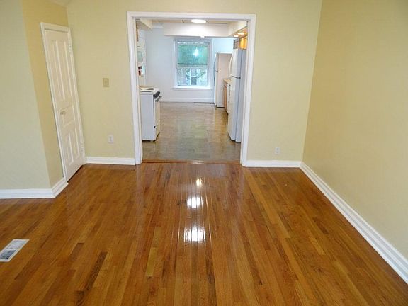 4th image of 327 Hillcrest Ave