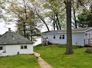 1105 E Hess Lake Dr, Grant, MI 49327