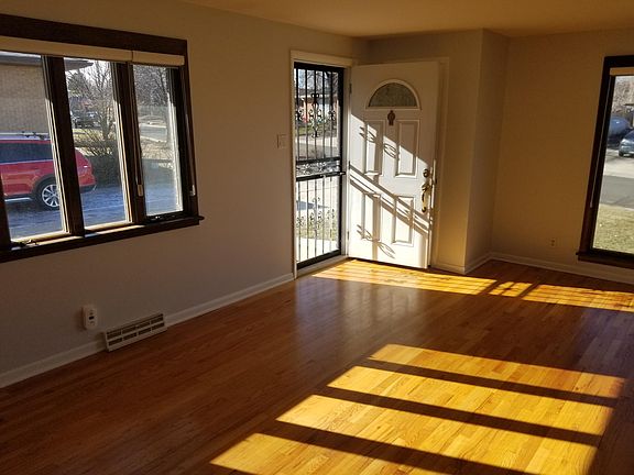 4th image of 150 Kohl St