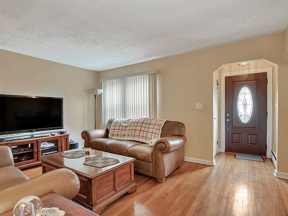 4th image of 515 10th Ave