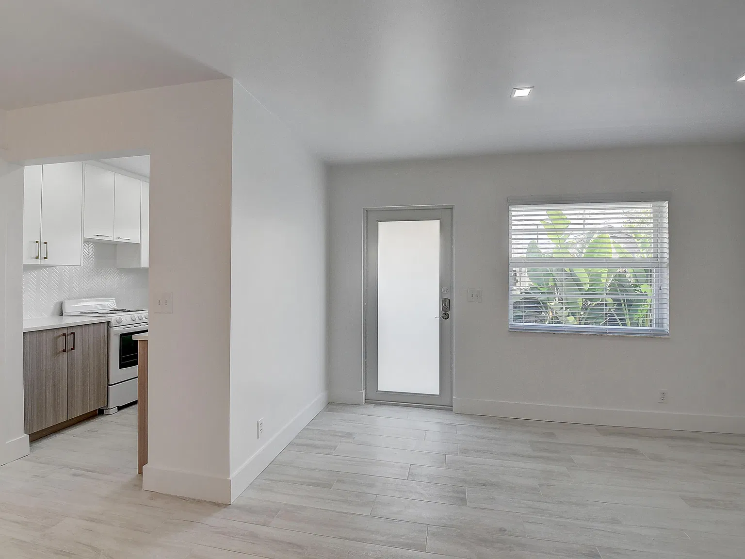 1 bed, 1.0 bath, 605 sqft, $1,800 — Photo 2
