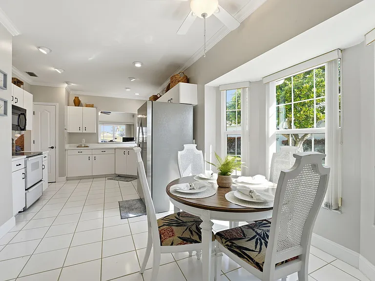 Kitchen with breakfast nook