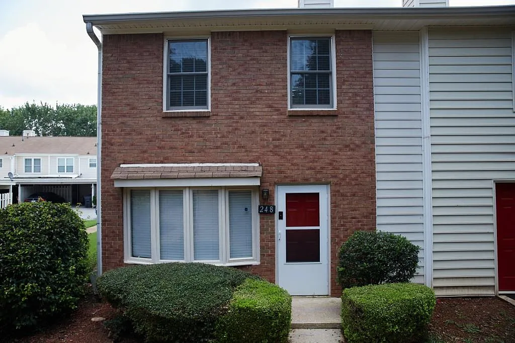 2 bed, 2.5 bath, 1240 sqft, $1,950 — Photo 2