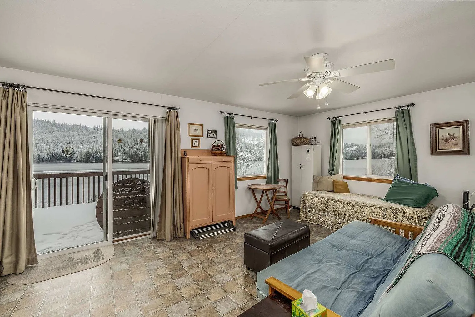 2 bed, 1.0 bath, 1496 sqft, $5,232 — Photo 2