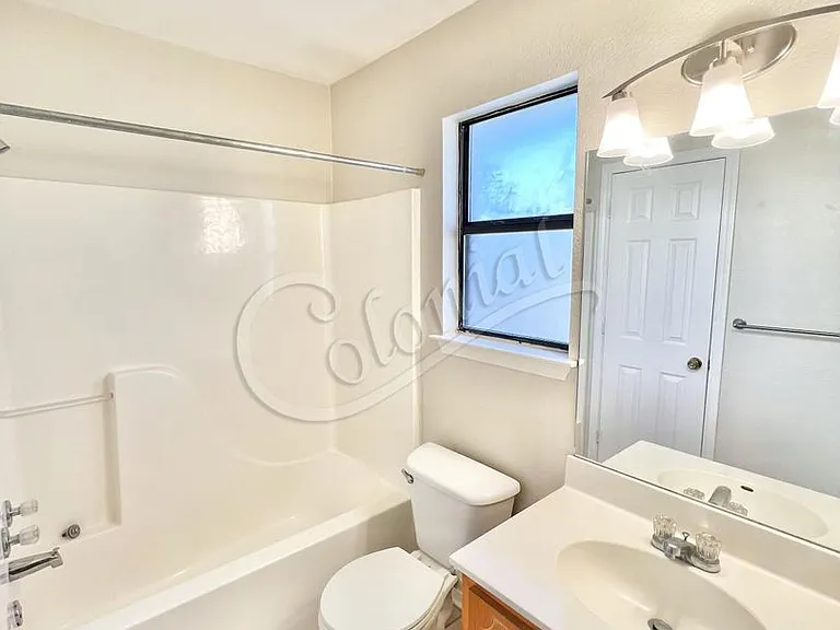 1004 W Avenue B — Photo 10