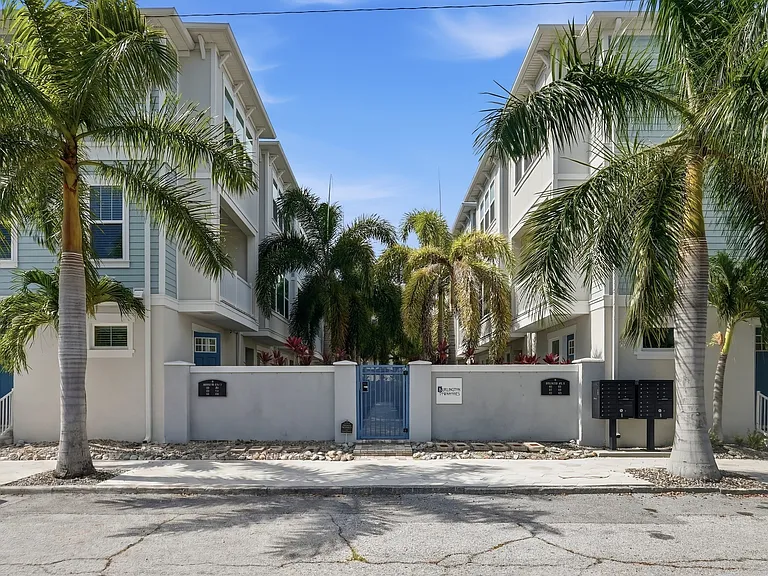 Townhome courtyard gate