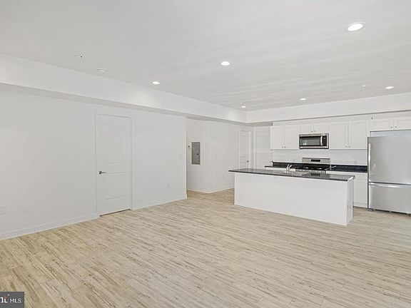 3rd image of 980 N Marshall St #2