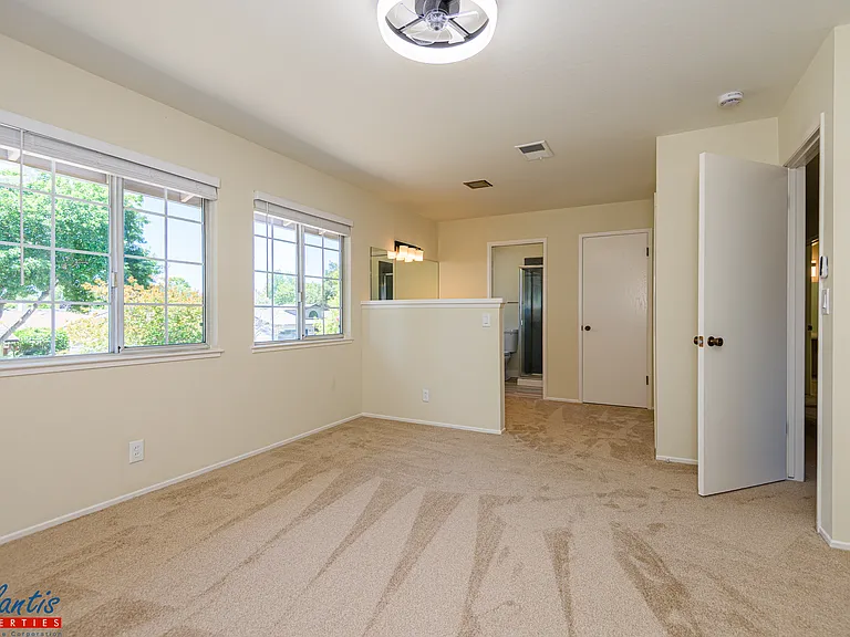 2566 Fairglen Dr — Photo 14