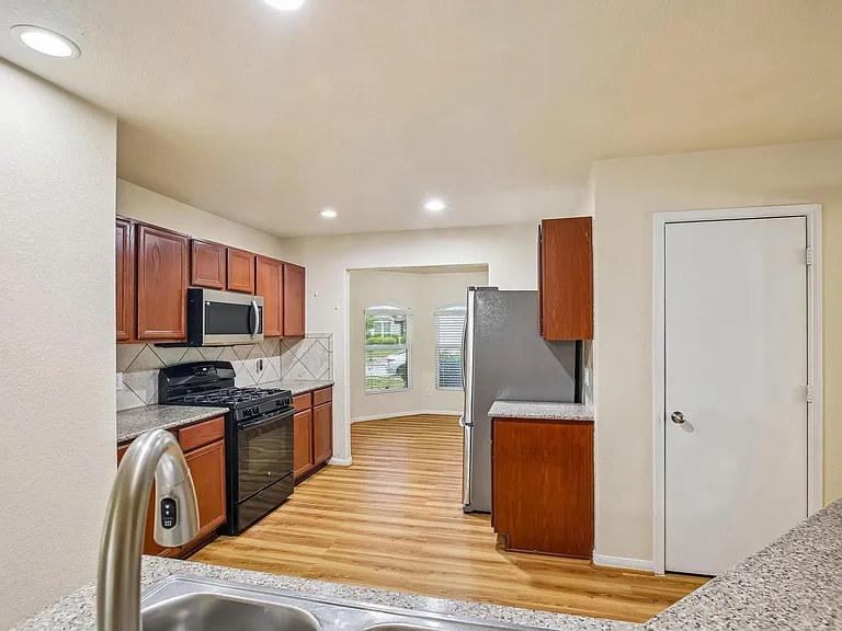 21127 Fox Orchard Ct — Photo 11