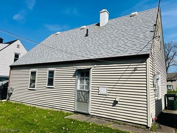 2nd image of 19504 Meadowlark Ln