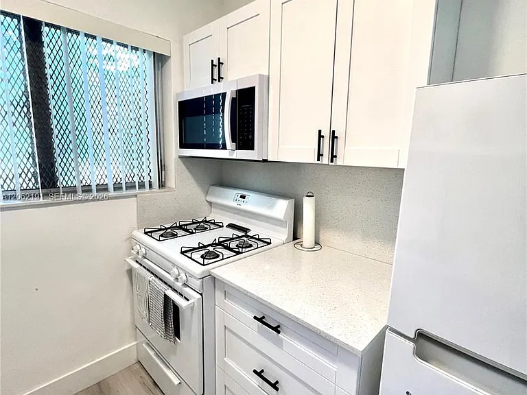 825 Euclid Ave #8 — Photo 5