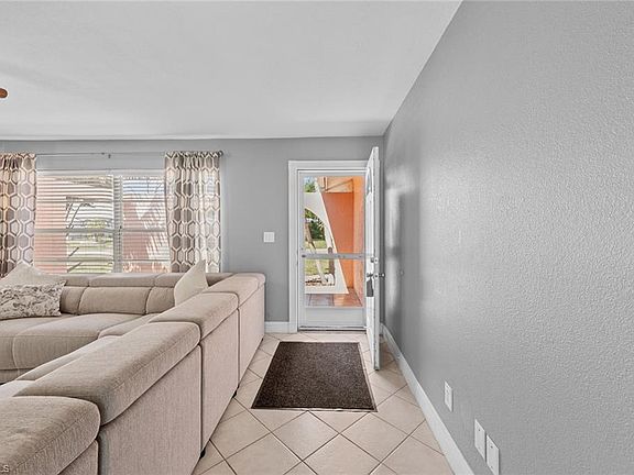 5th image of 1011 SE 13th PL