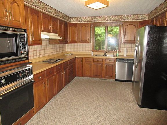 3rd image of 635 Ashwood Dr