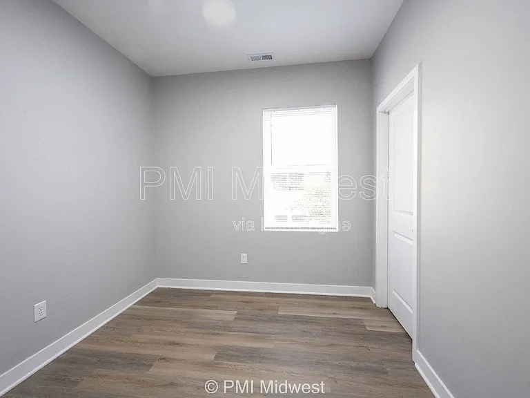 2038 E Maryland St #B — Photo 18