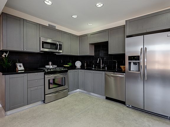 4th image of 133 S Los Robles Ave Unit 304